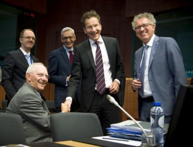 Στις Βρυξέλλες οι Υπ. Οικονομικών της Ευρωζώνης για να φτάσουν σε συμφωνία για το χρέος της Ελλάδας (φωτό)